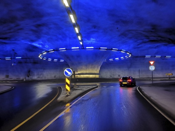 Ils sont incroyables ces norvégiens des ronts point dans un tunel
